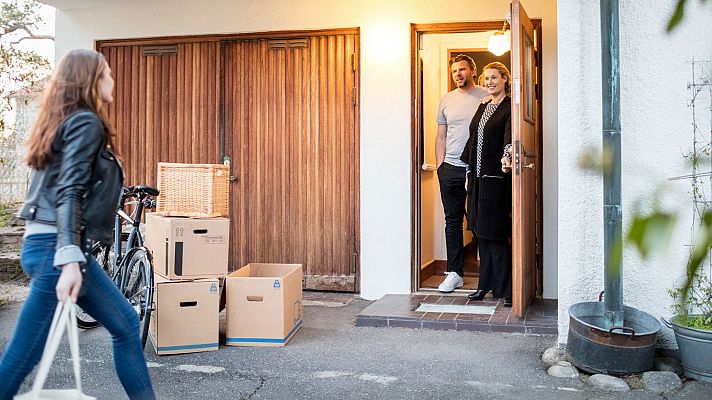 Telediario 1 - Sólo el 17% de los jóvenes se puede independizar por el alto precio del alquiler y los bajos sueldos