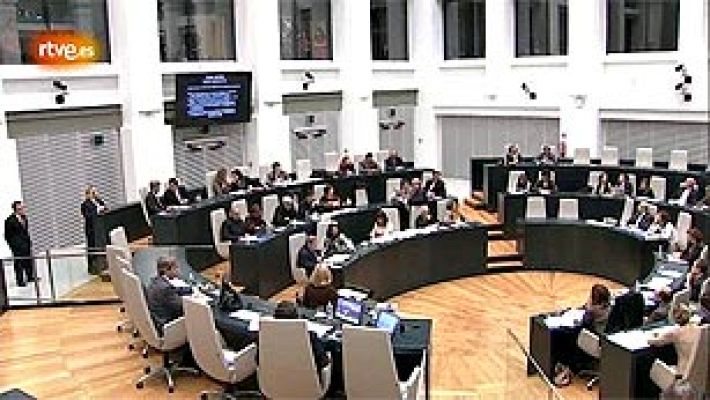  - Empleados del Ayuntamiento de Madrid piden a gritos la dimisión de Botella en el pleno