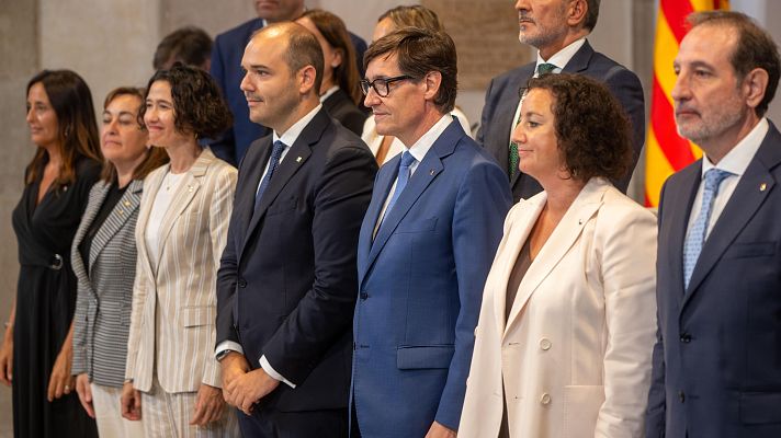 Telediario 2 - Los nuevos 'consellers' del Gobierno de Salvador Illa toman posesión del cargo en un acto solemne