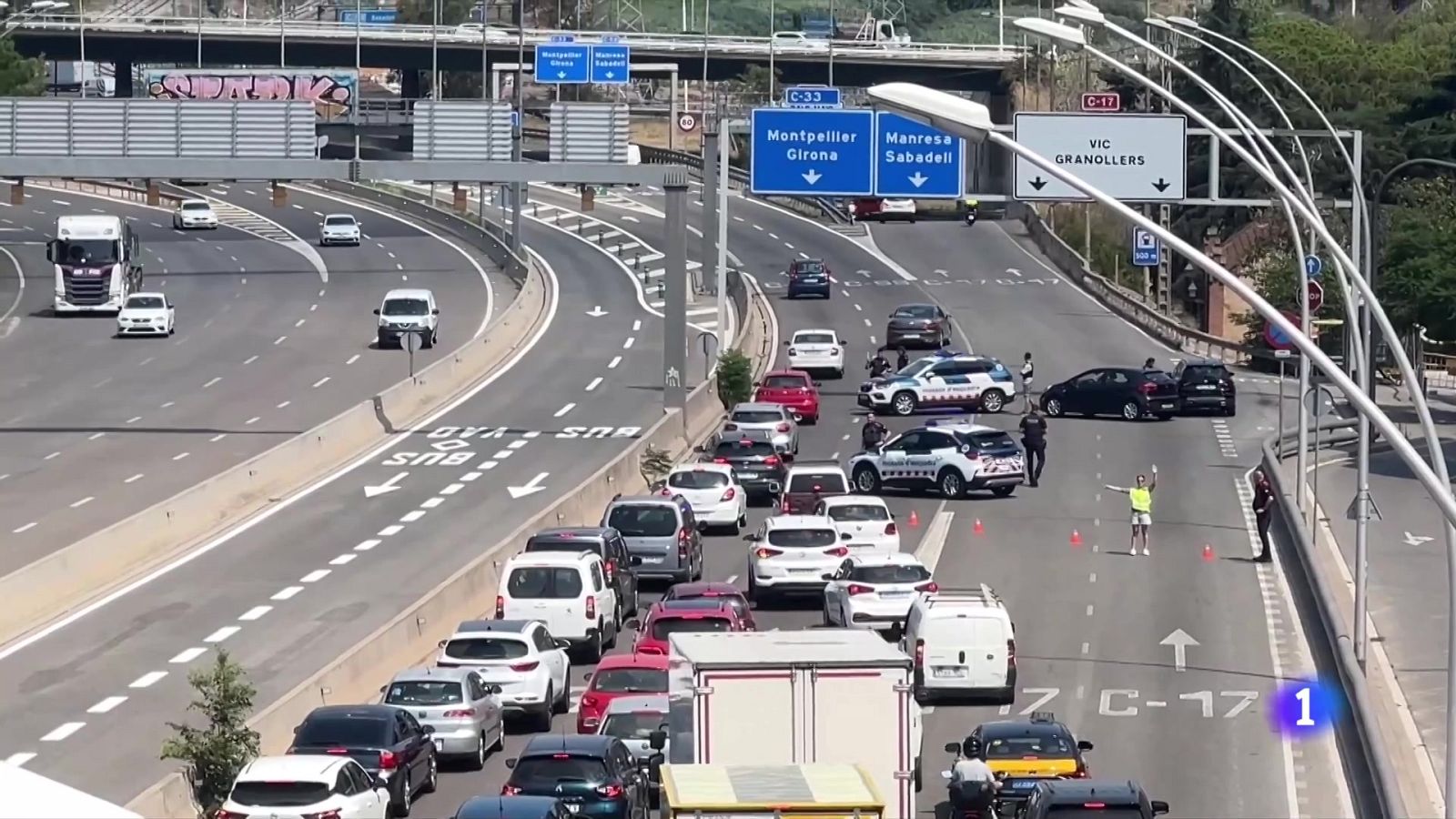 El Ministeri de l'Interior fa responsables als Mossos de la fugida de Puigdemont - L'Informatiu | Ver