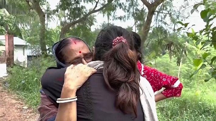 Telediario 2 - La población hindú sufre más de 200 ataques desde la caída del Gobierno en Bangladés