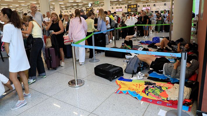 Telediario 1 - Los pasajeros de los aeropuertos de Baleares denuncian falta de información