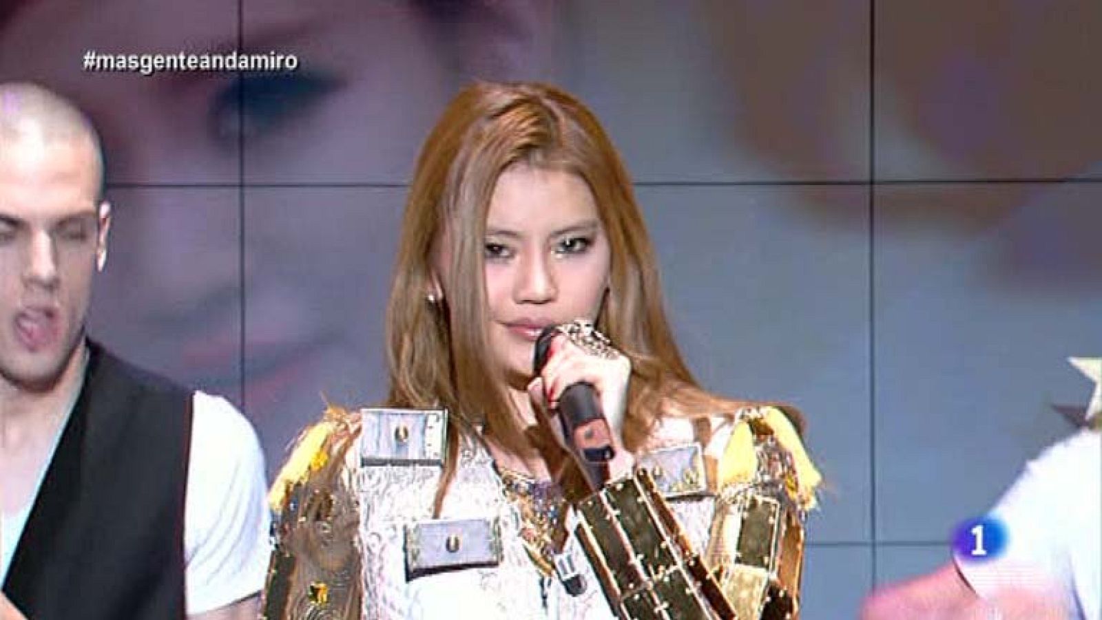 Más Gente - Andamiro canta 'You hypnotize me'