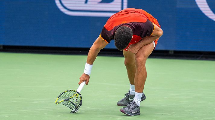 Tenis - El enfado de Alcaraz que acabó con su raqueta destrozada contra el suelo