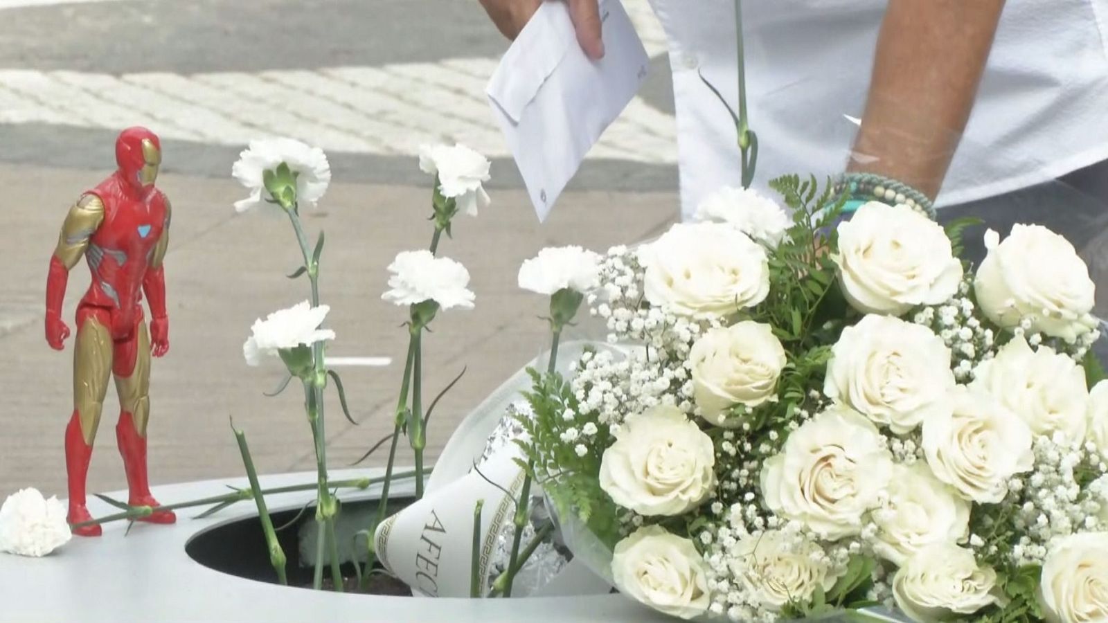 Barcelona recorda les víctimes del 17A - L'Informatiu | Veure