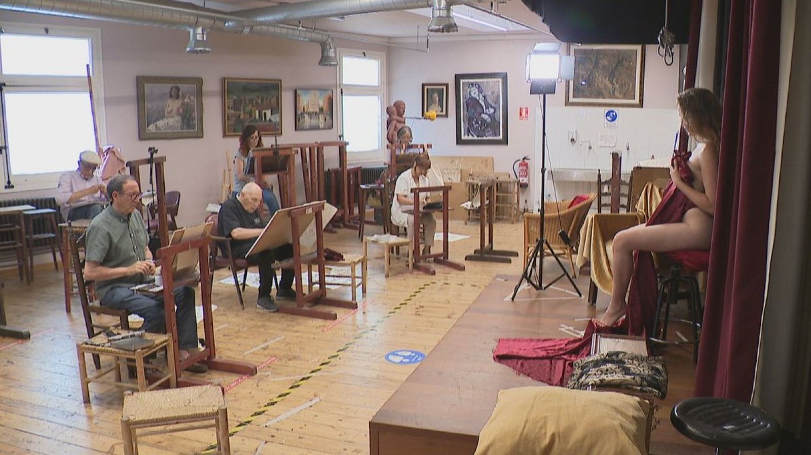 Sessions de pintura en viu - L'Informatiu | Veure