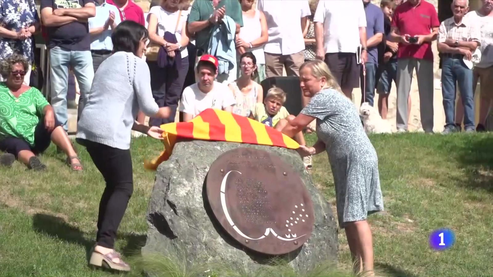 Ripoll fa un homenatge a les víctimes del 17A - L'Informatiu | Veure