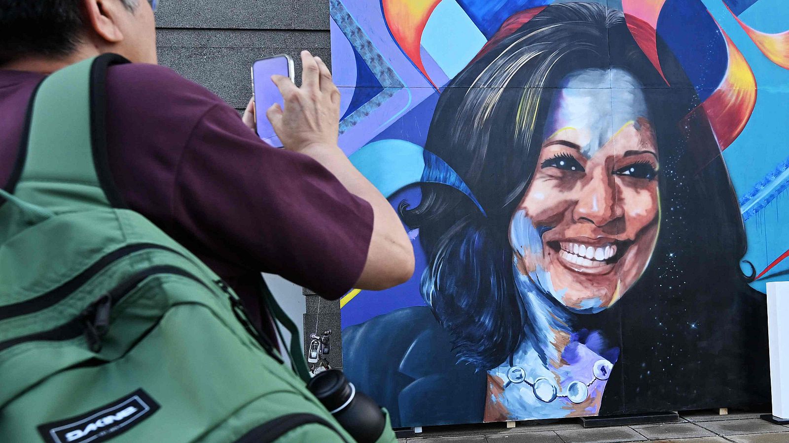 Trump y Harris refuerzan sus campañas en redes sociales para captar votantes | Ver