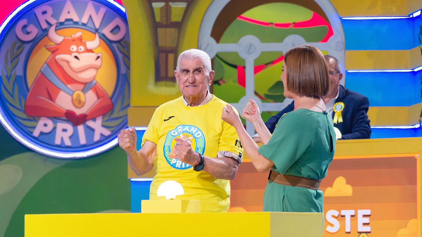 Descubre el divertido reto del 'abuelo y el niño' en Grand Prix | Ver