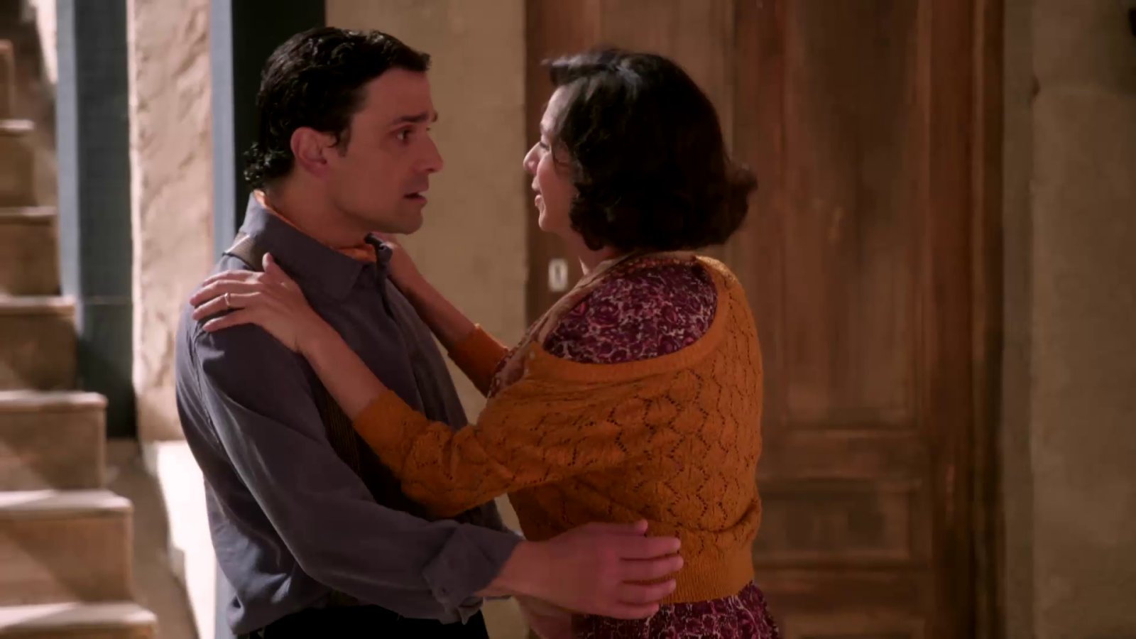 Lucía sufre un robo - Salón de té La Moderna | Ver