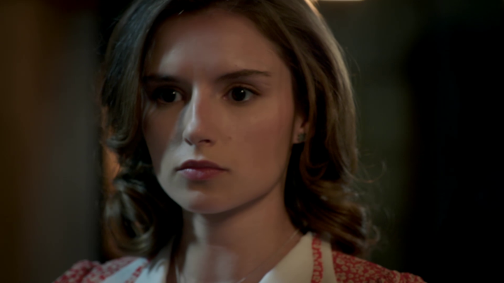 Salón de té La Moderna - Carla acorrala a Matilde