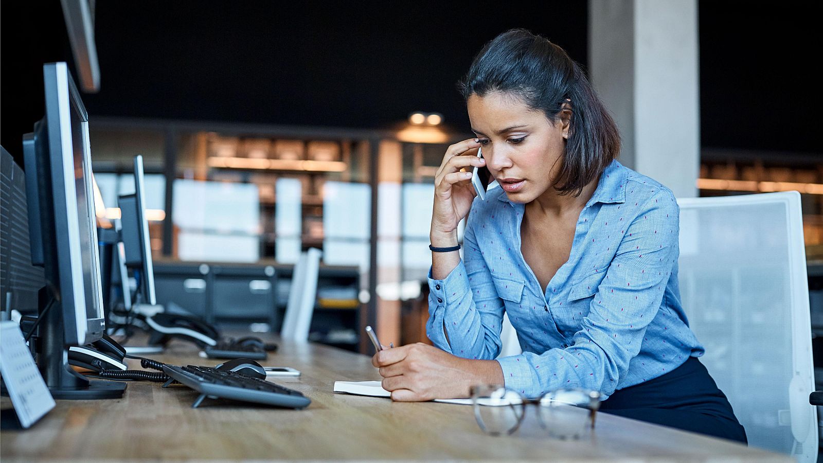 Coto a las llamadas para cambiar de compañía de luz o gas | Ver