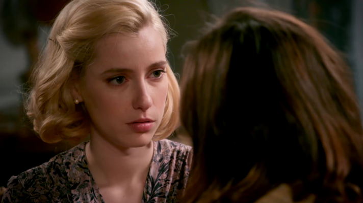 Salón de té La Moderna - Laura sale huyendo tras la confesión de Celia