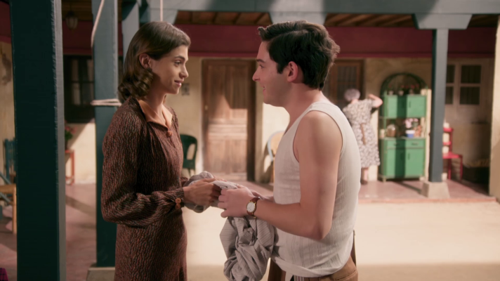 Salón de té La Moderna - Marta y Salvita se dan su primer beso