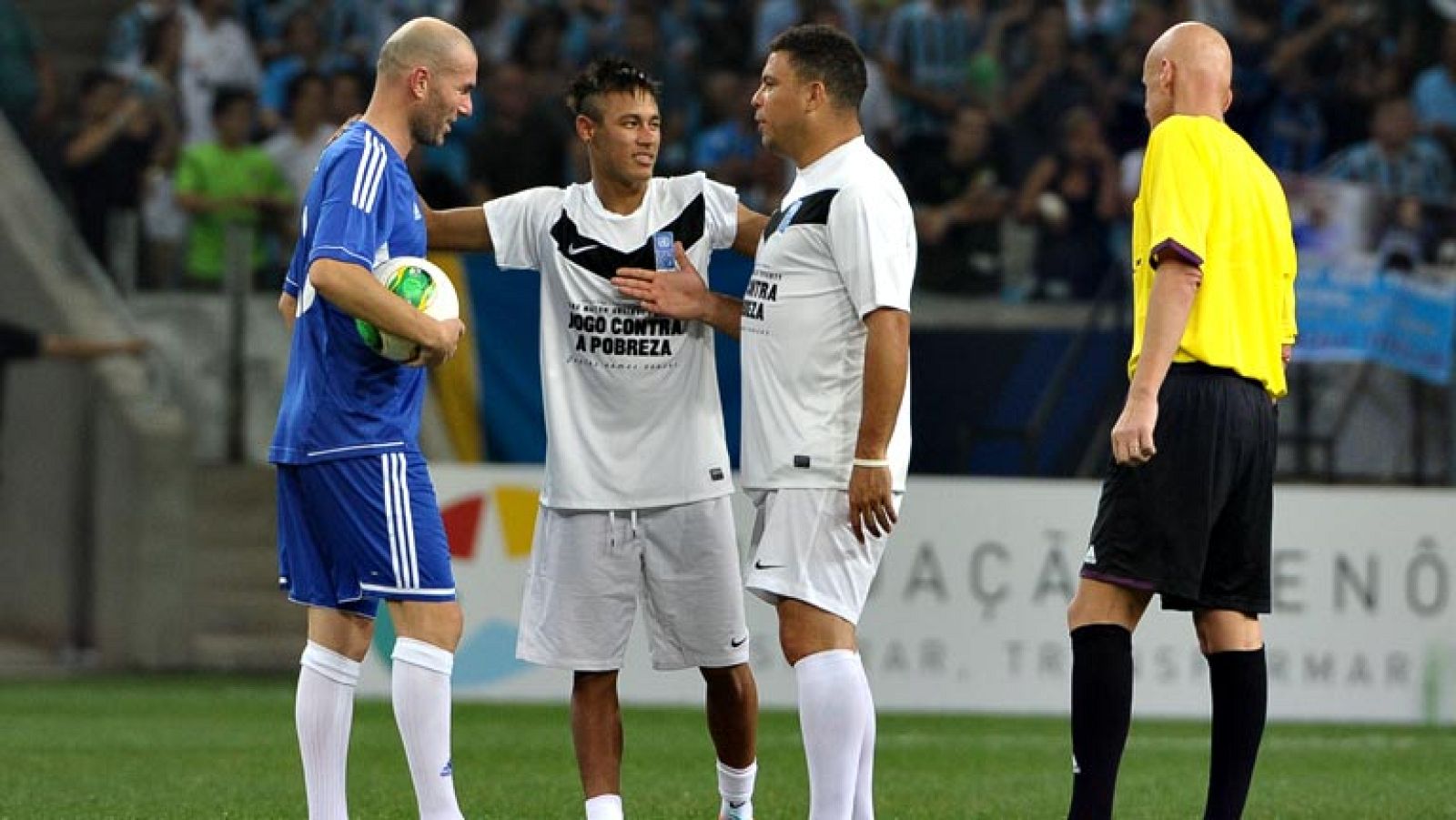 Esta vez ha sido Brasil el lugar en el que se han juntado los amigos de Zidane y los amigos de Ronaldo para recaudar fondos contra la pobreza. Españoles como Hierro o Salgado participaron en el partido.
