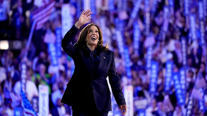 Kamala Harris se corona como candidata y advierte de las "serias consecuencias" de una posible vuelta de Trump