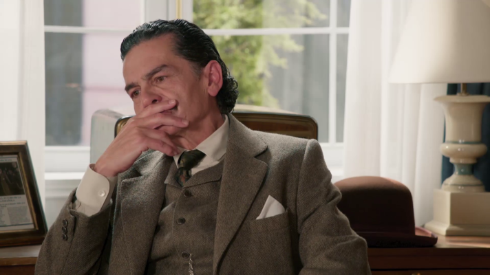 Salón de té La Moderna - Teresa le cuenta a don Fermín el secreto de Lázara