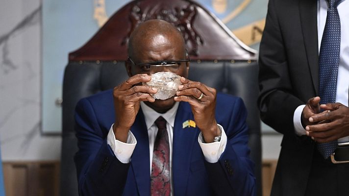 Telediario 1 - Encuentran en Botsuana el segundo diamante más grande del mundo