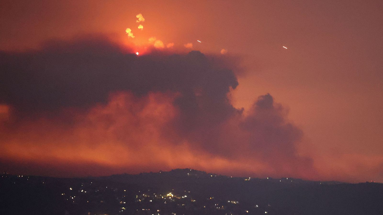 Israel lanza un "ataque preventivo" sobre Líbano y Hizbulá responde con más de 300 cohetes - Diario 24 | Ver