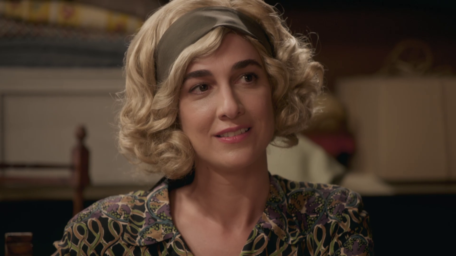 Lara comienza a preparar a Clarita para su plan - Salón de té La Moderna | Ver