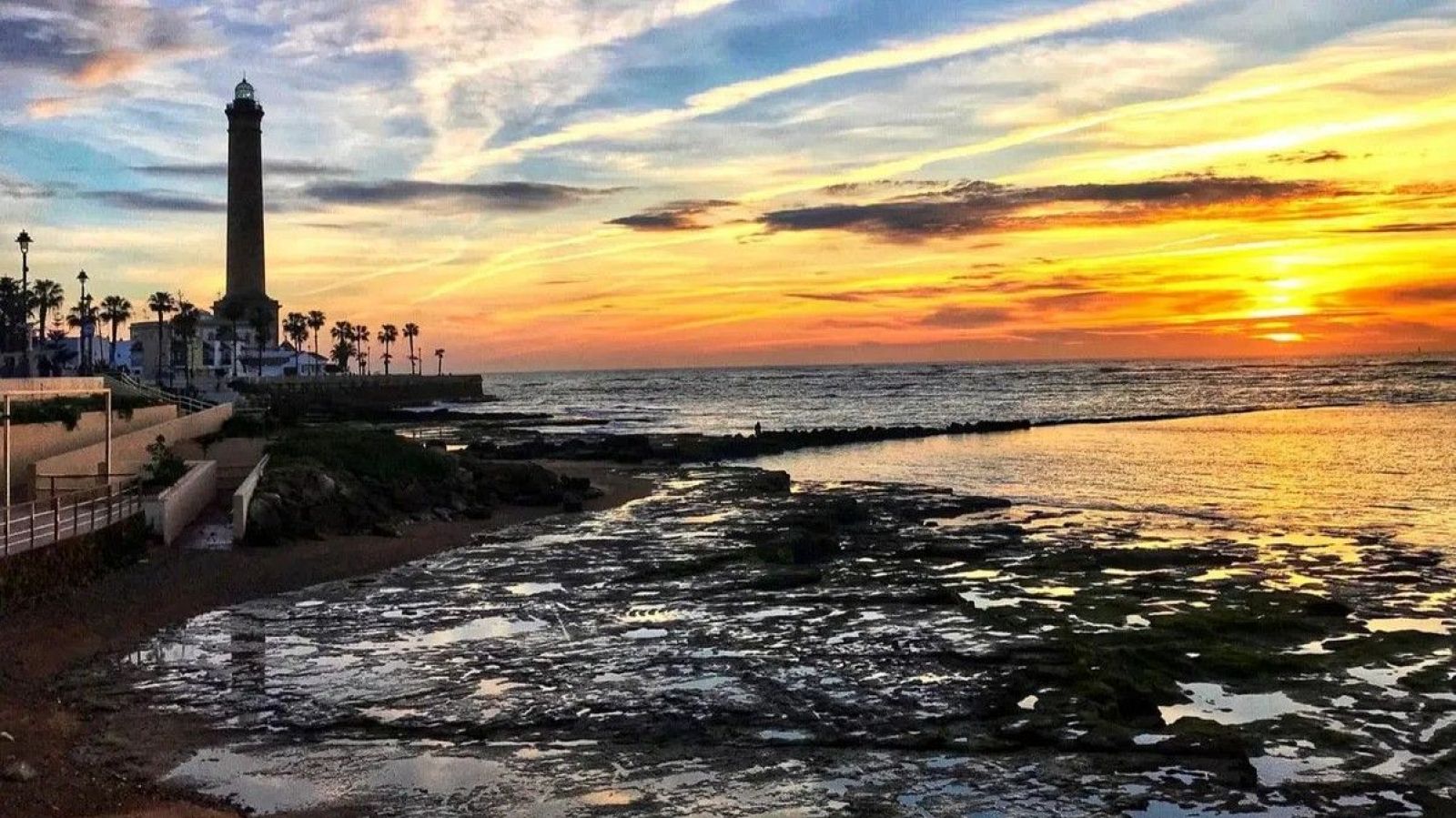 Los atardeceres en la playa con canciones de Rocío Jurado en Chipiona | Ver