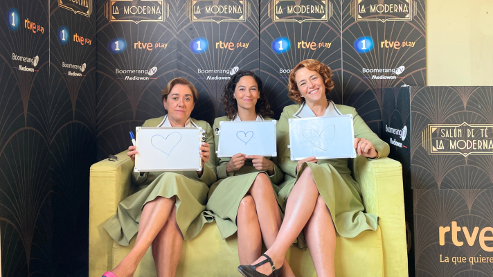 Salón de té La Moderna - '¿Quién es más...?' con las actrices de 'La Moderna'
