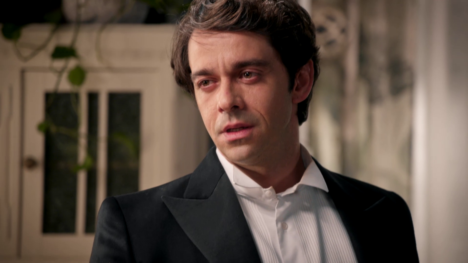 Inés y Agustín comienzan a sentir algo especial entre ellos - Salón de té La Moderna | Ver