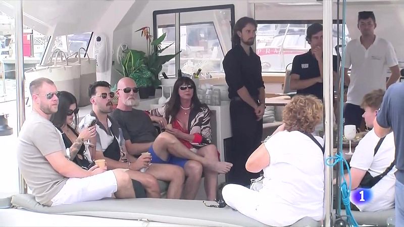 Allau de turistes d'alt poder adquisitiu a Barcelona per la Copa Amèrica de Vela - L'Informatiu | Veure