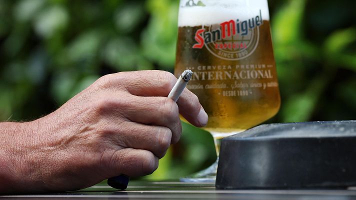 Telediario 2 - El Gobierno británico propondrá prohibir fumar en terrazas y reducir las jornadas laborales a cuatro días