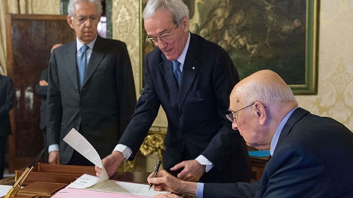 Telediario 1 - Italia disuelve su Parlamento y convoca elecciones para el 24 y 25 de febrero de 2013