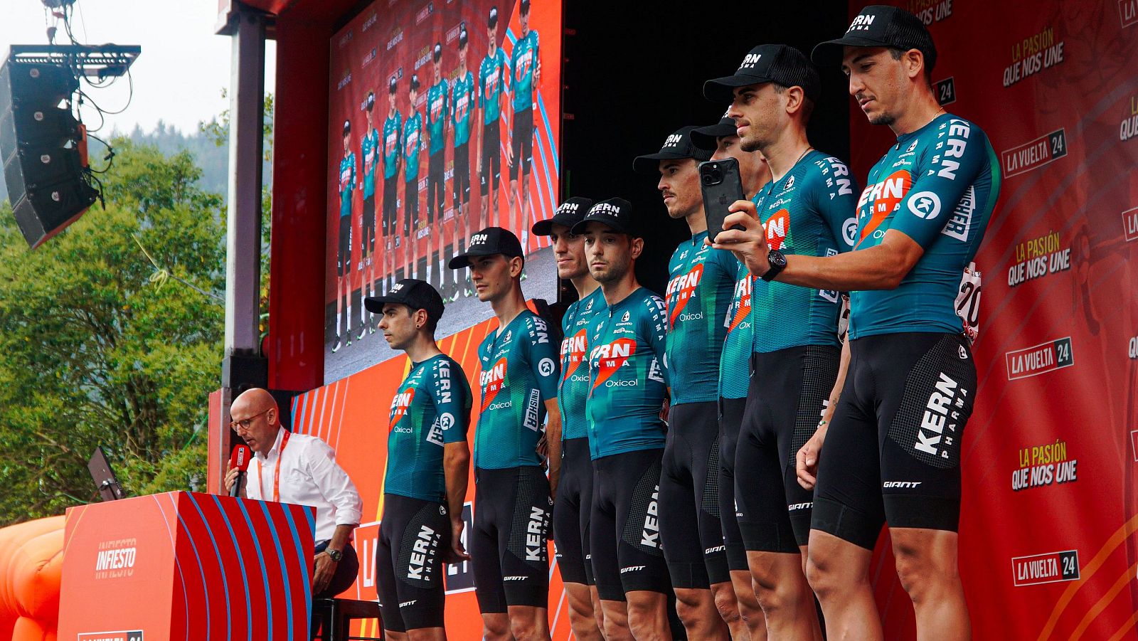 Vuelta 2024: Entrevista TVE a Juanjo Oroz (Kern Pharma) | Ver