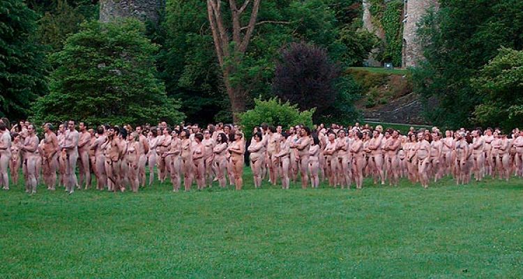  - Tunick desnuda a 1.100 personas