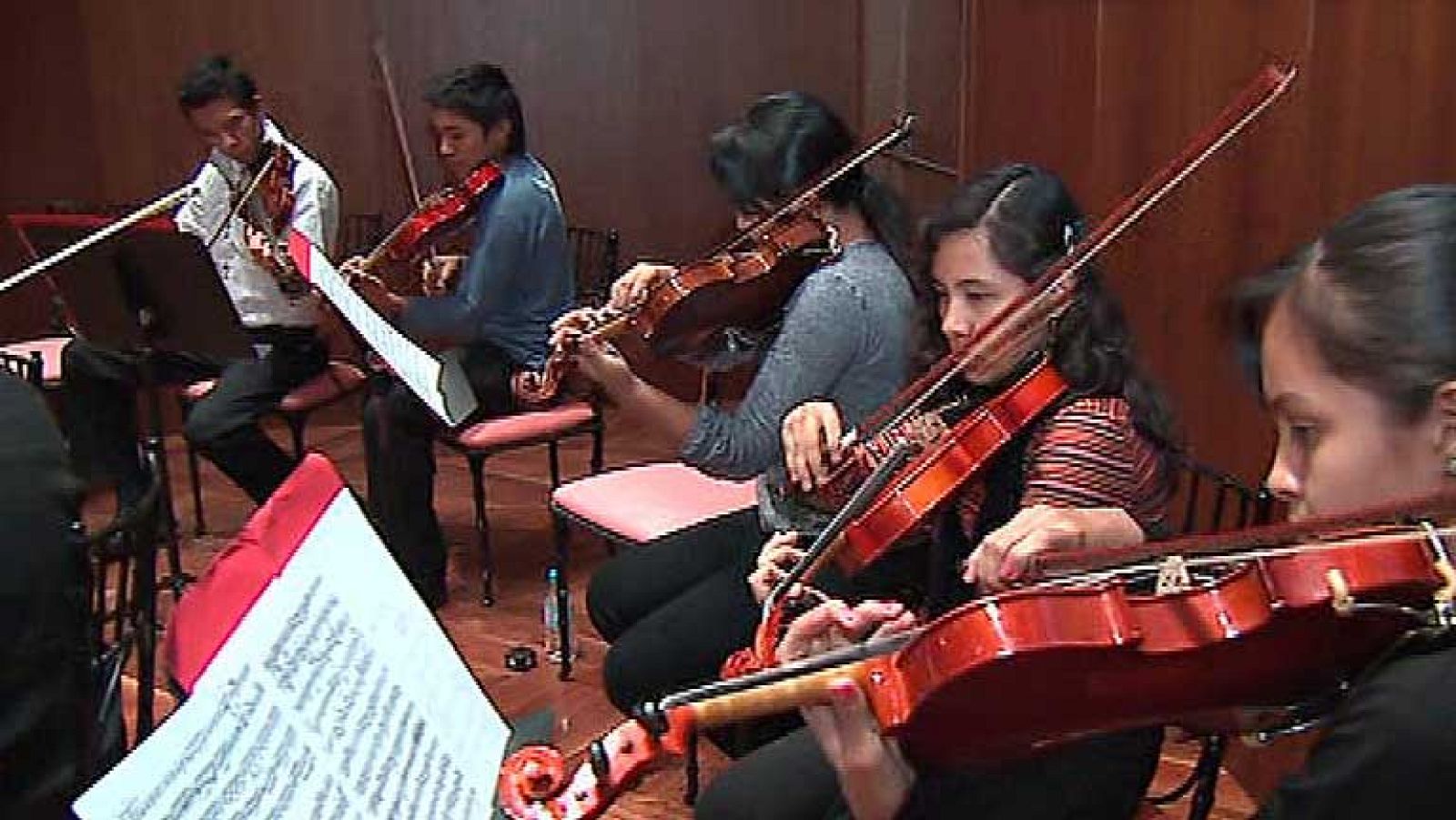 Conciertos solidarios con la participación de la directora de orquesta Inma Shara - Informativo 24h | Ver