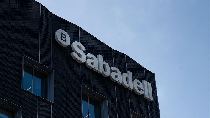 La hora de La 1 - Los expertos creen que la opa del BBVA al Sabadell podría demorarse a principios de 2025