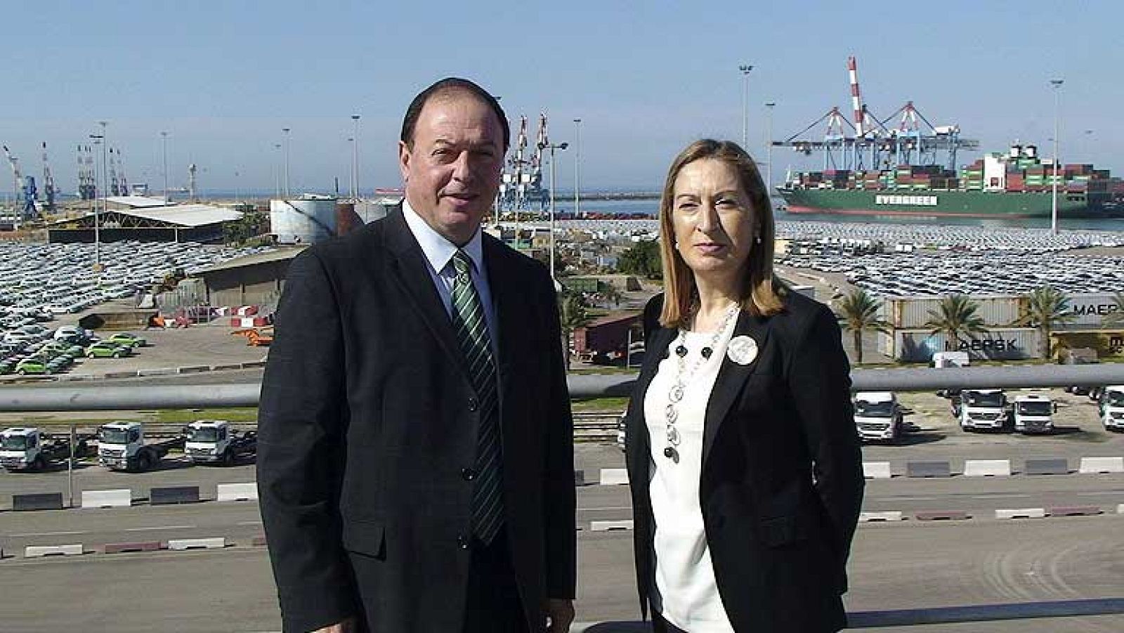 Pastor firma en Israel acuerdos en materia de transporte