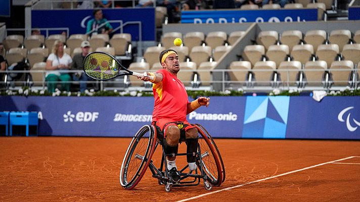 Tenis en silla de ruedas Paralímpicos Paris 2024 - Bronce y final (M). Pista Philippe Chatrier. M. de la Puente (ESP) vs. G. Fdez (ARG) // A. Hewet (GBR) vs. T. Oda (JPN)