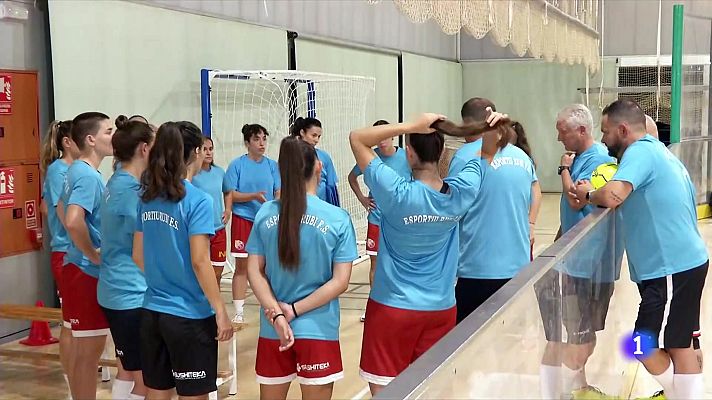 L'Informatiu - La il·lusió de les jugadores de l'Esportiu Rubí