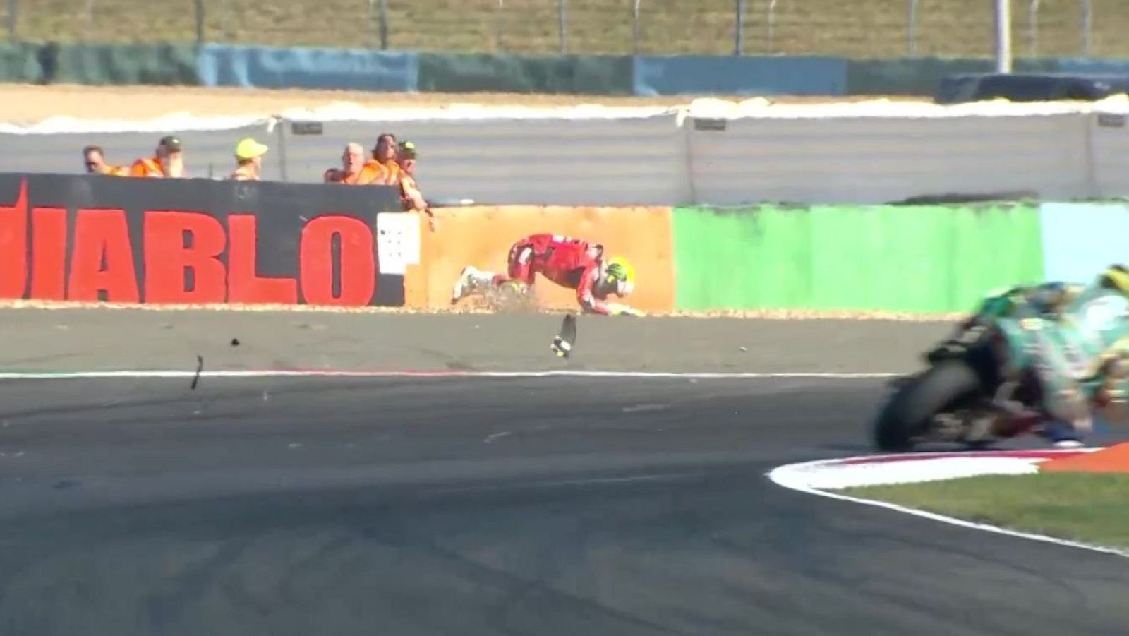 Álvaro Bautista se fractura una costilla - Mundial de Superbike | Ver