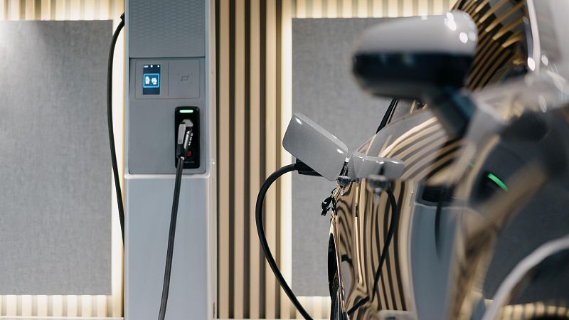 El sector del vehículo eléctrico defiende que en España "no hay un problema de falta de puntos de recarga" - Diario 24 | Ver