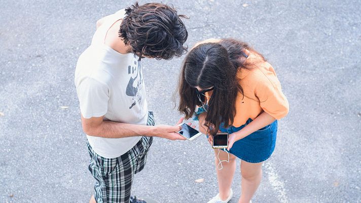 Telediario 1 - Arranca la primera vuelta al cole con la prohibición de usar el móvil