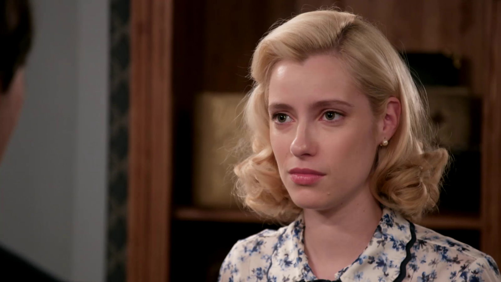 Agustín confiesa lo ocurrido a Laurita - Salón de té La Moderna | Ver