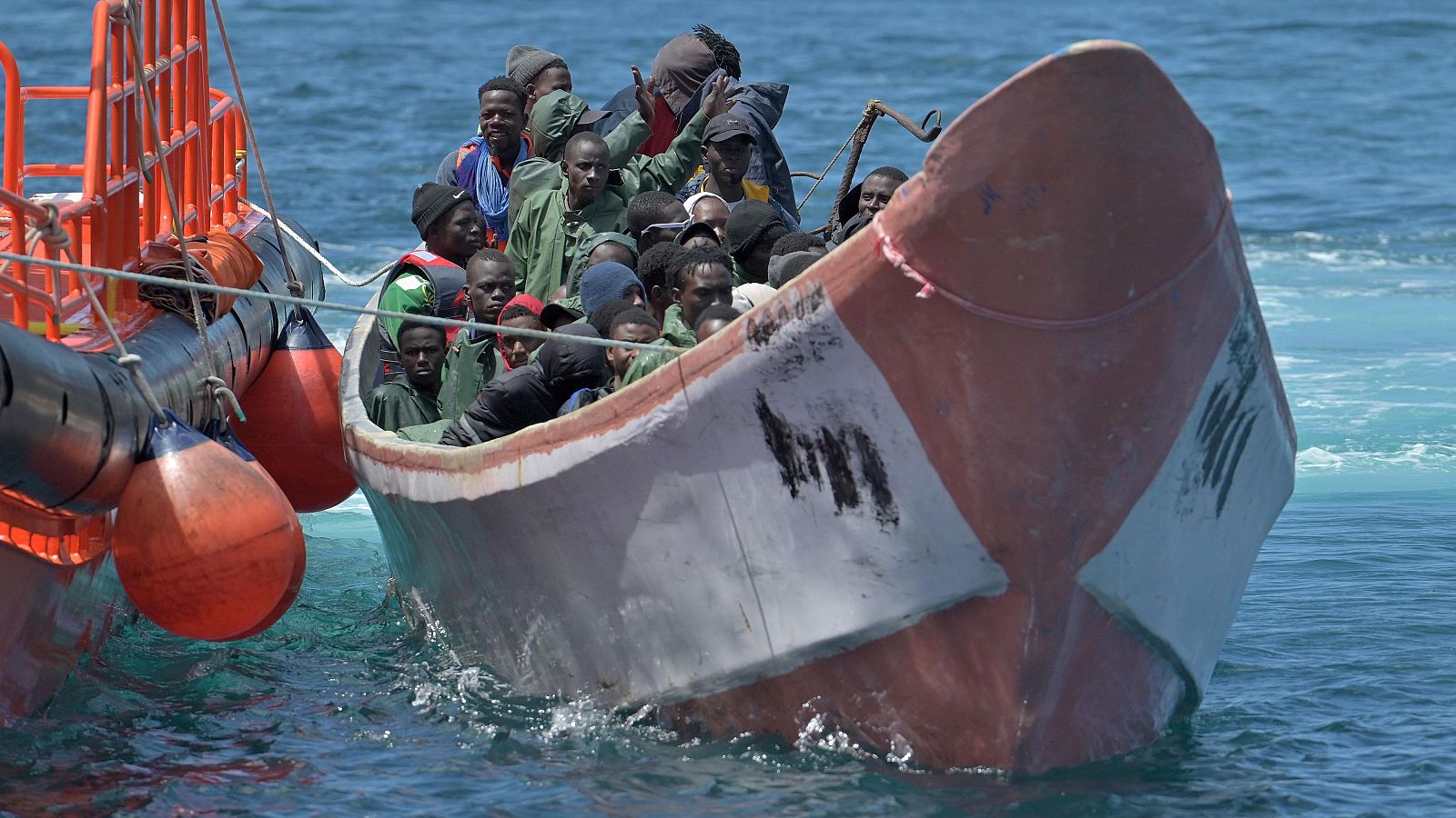 El precio de embarcarse en un cayuco por la ruta mediterránea | Ver