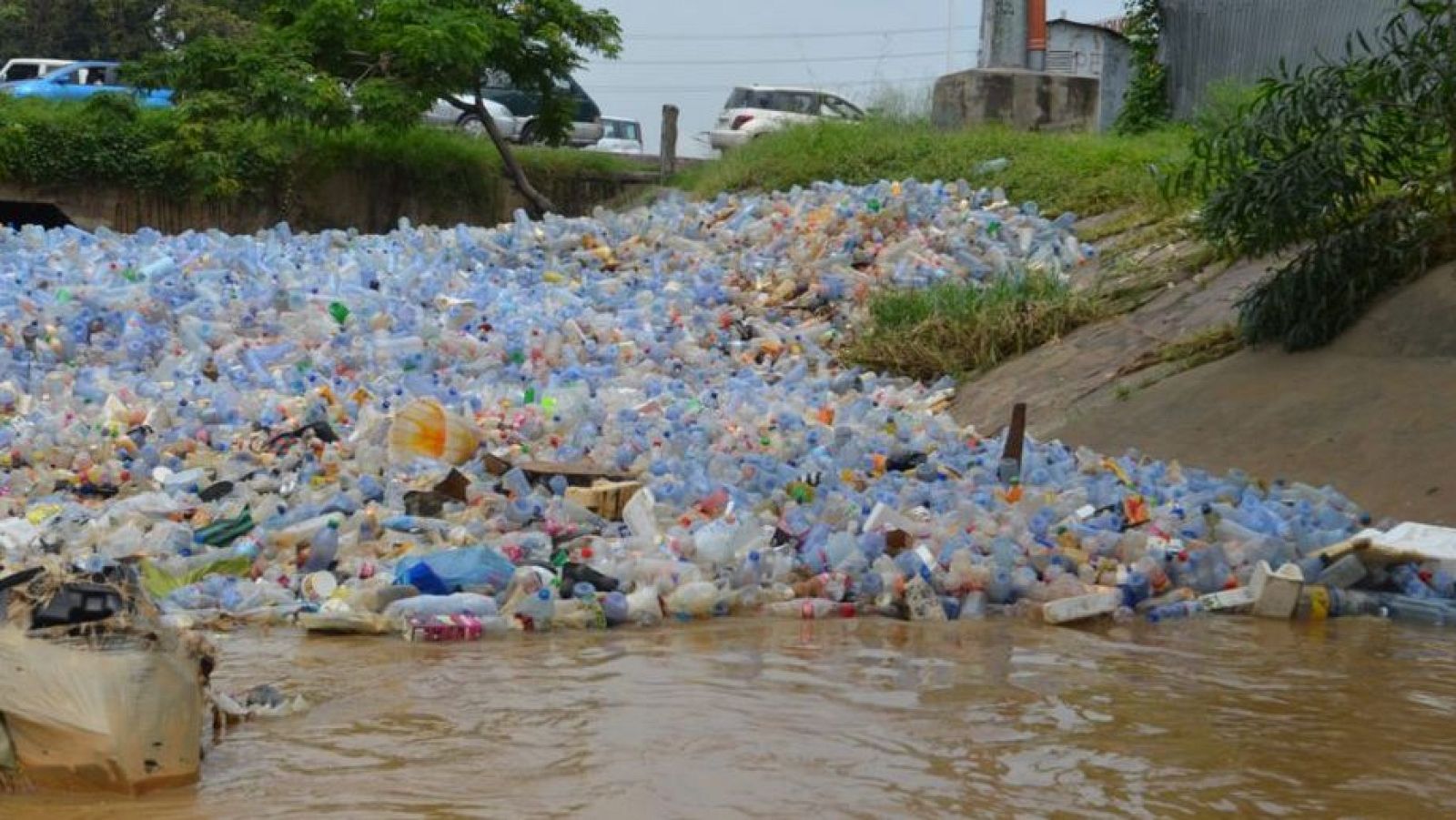 Exceso de residuos plásticos en la RD del Congo - Para todos La 2 | Ver