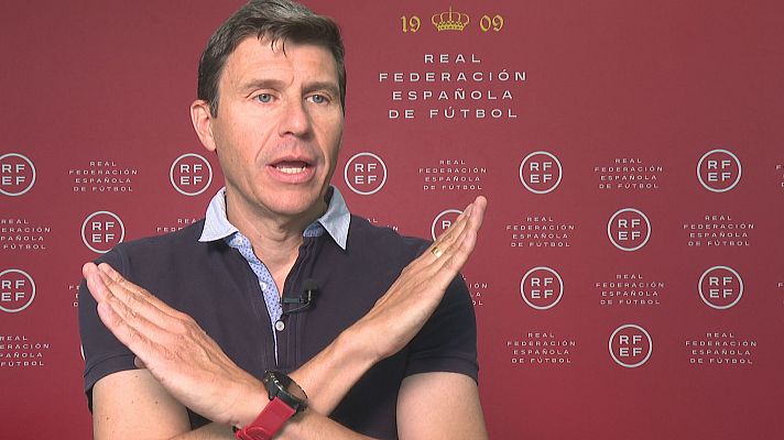 Telediario 1 - El nuevo gesto de los árbitros para señalar actos racistas y un protocolo de tres pasos