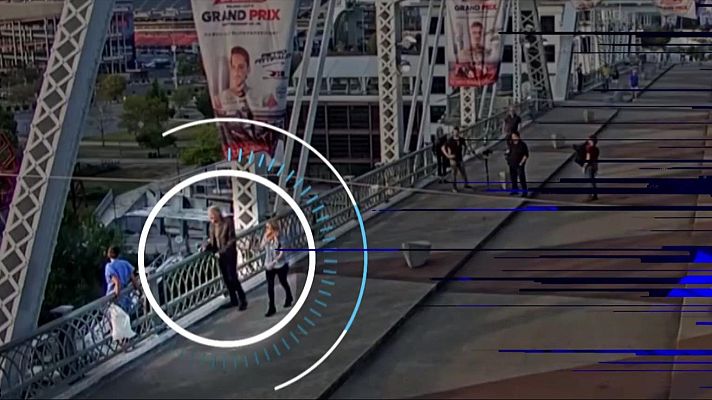 Telediario 1 - Jon Bon Jovi salva a una mujer que iba a saltar desde un puente en Nashville (EE.UU.)