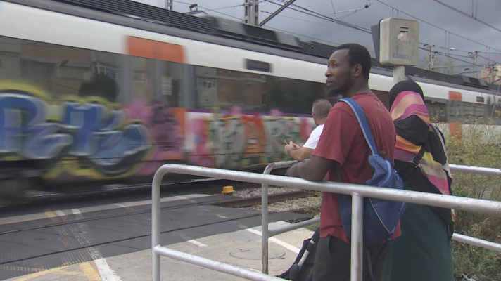 L'Informatiu - Montcada estudia incorporar agents cívics als passos a nivell de les vies