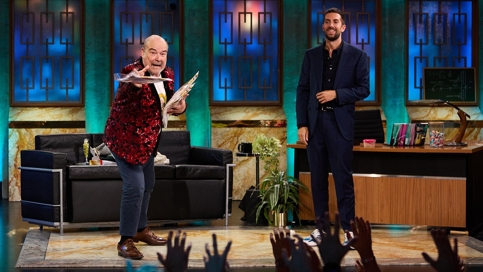 La Revuelta | Antonio Resines celebra su cumpleaños (12/09/2024) - La Revuelta | Ver