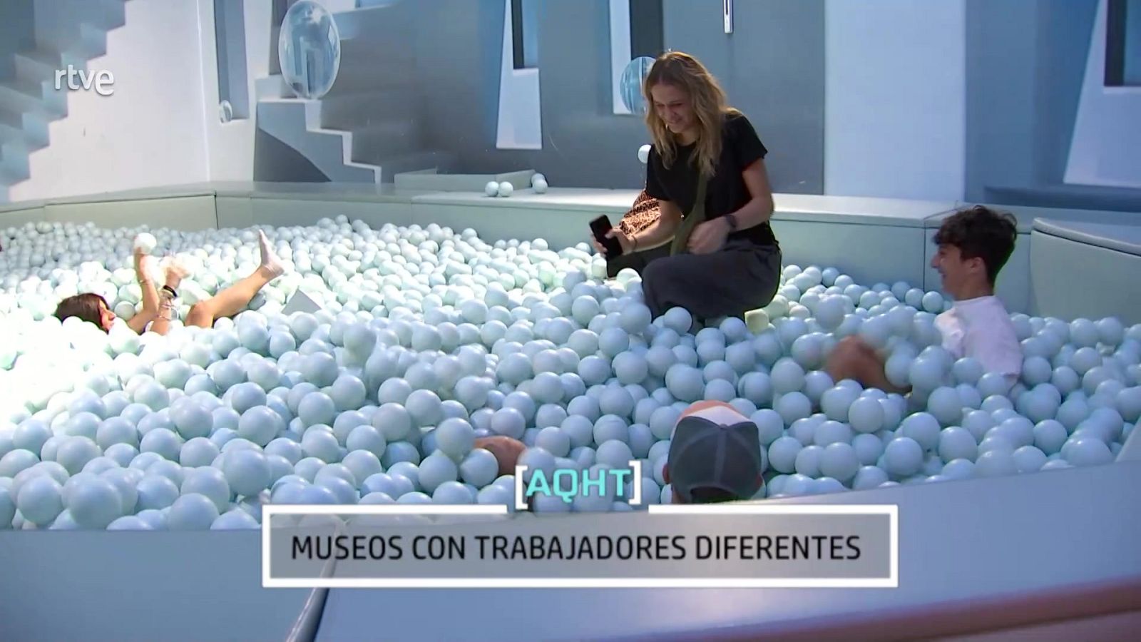 Museos con trabajadores diferentes - Aquí hay trabajo | Ver