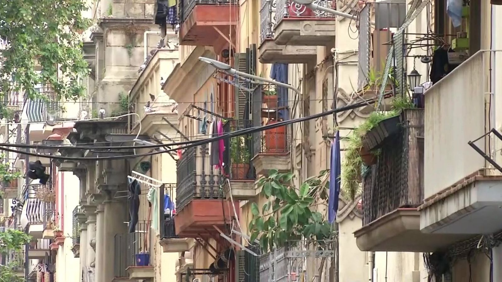 Escassetat de pisos nous i preus en augment a Catalunya - L'Informatiu | Veure