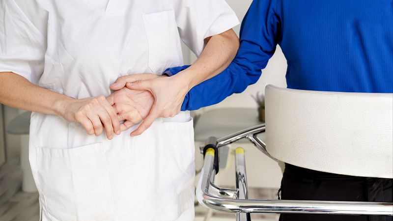 Acuerdo parlamentario para acelerar la aprobación de la Ley ELA | Ver